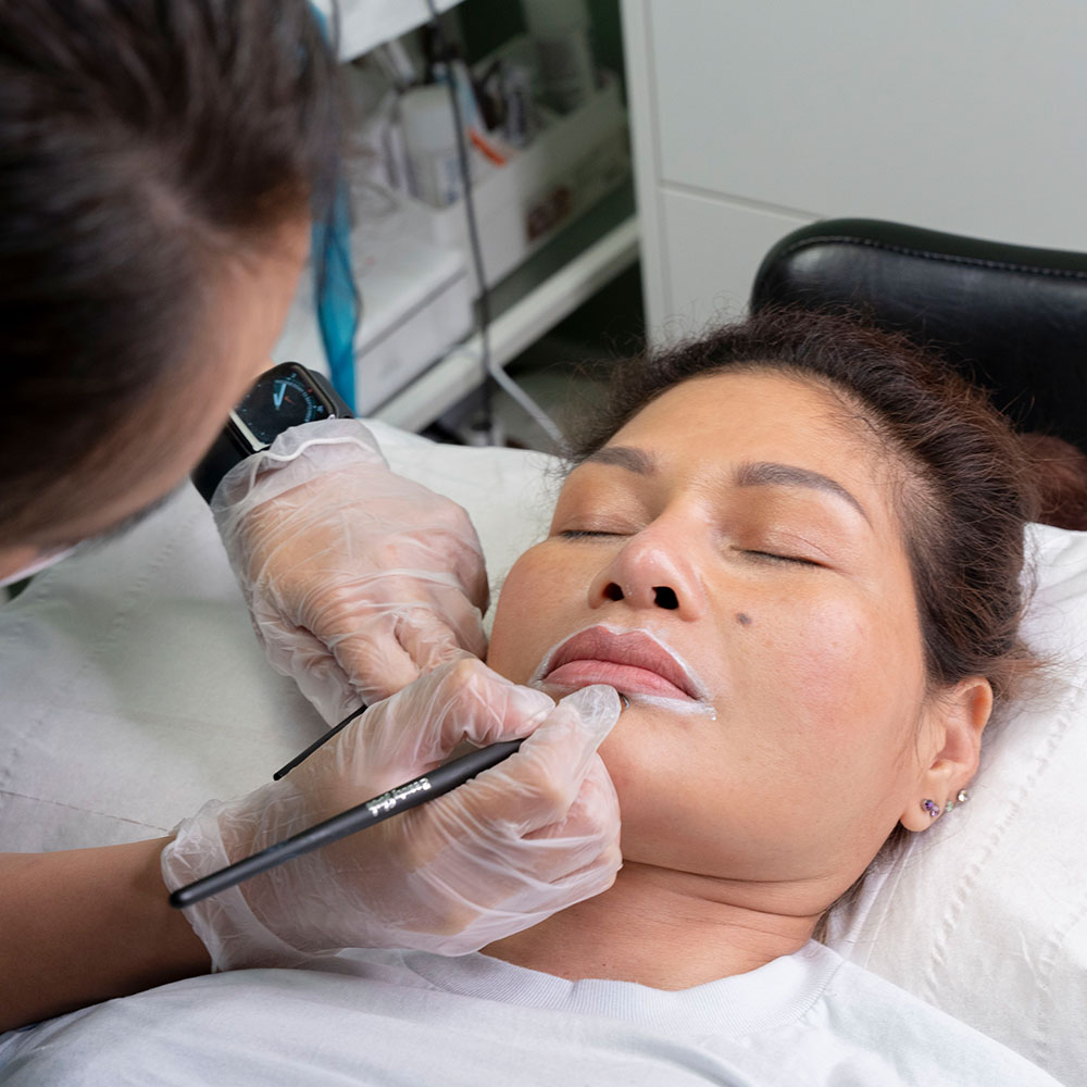Lip Brush - Ealing - Image 2